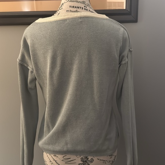 Venus Peace Sweater - Picture 2 of 3